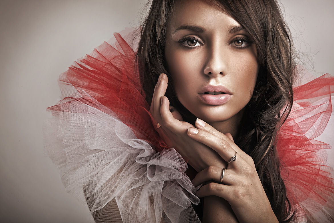 Relooking séance de maquillage avec esthéticienne spécialisée à tours